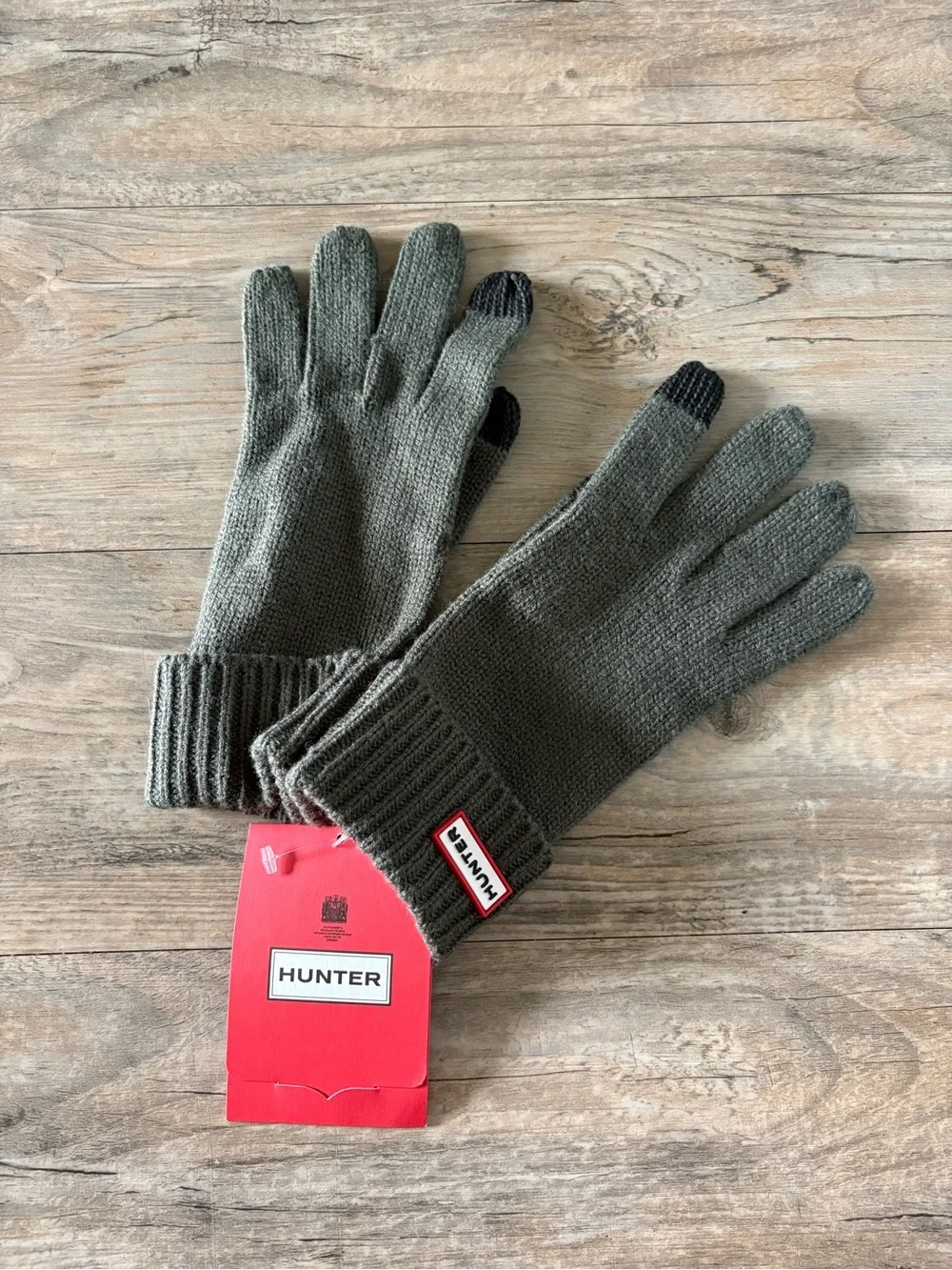 NWT Hunter Play Essential Gloves In Army Green